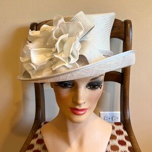 Neiman Marcus Grey Straw Hat With Flower NWT